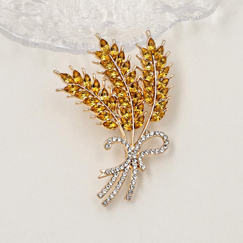 Elegant Gold Wheat Ear Brooch: Women's Anti-exposure Corsage Pin for Suit Coats