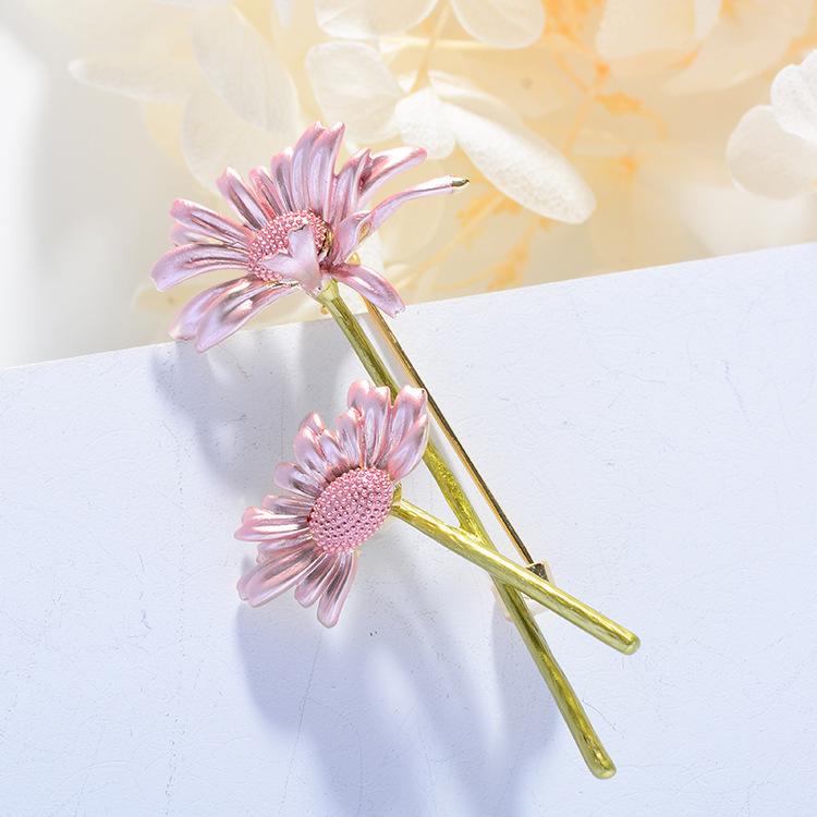 Fashion Small Daisy Brooch Enamel Elegant Temperament Pin Cute Japanese Flower Oil Drop Brooch Accessories