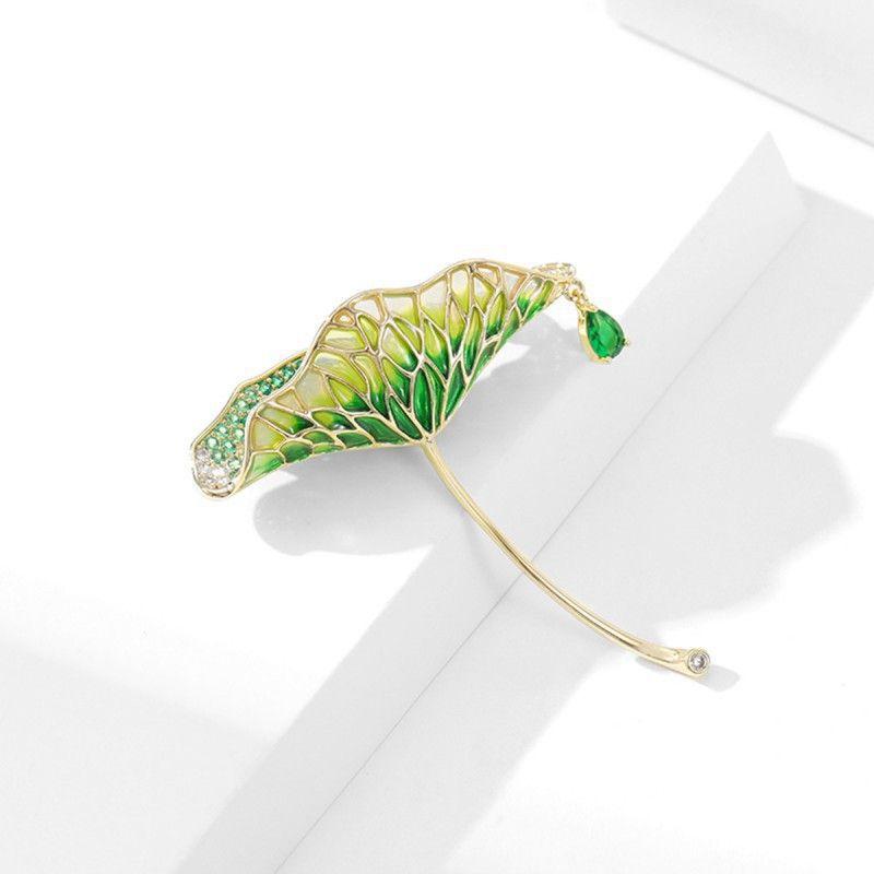 

Брошь в виде зеленого листа лотоса с каплями масляной эмали, высококачественная брошь с каплями воды и цирконием, женский корсаж для пиджака золотой