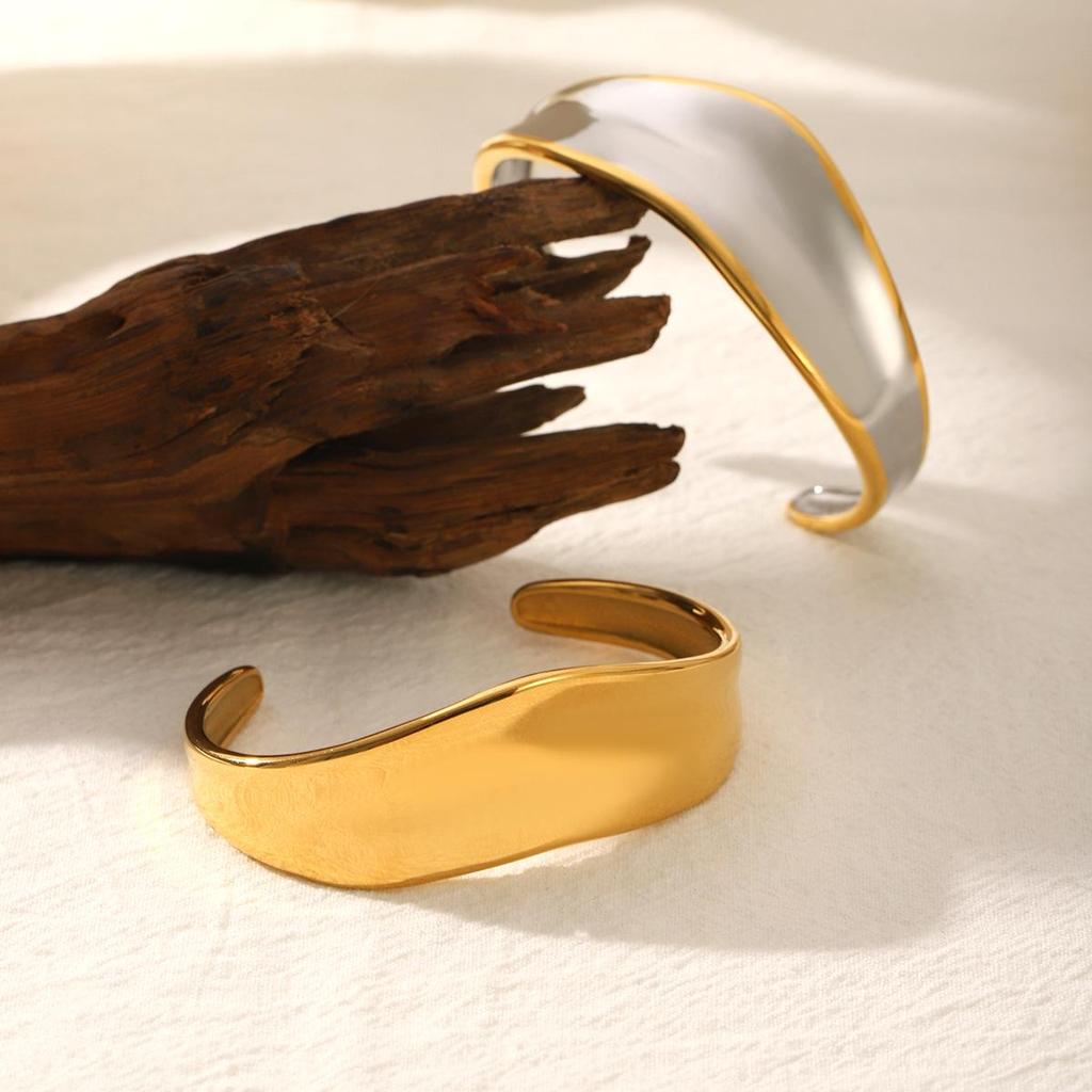 18K Gold High-Gloss Curved Stainless Steel Women's Bracelet with Non-Fading Titanium Steel