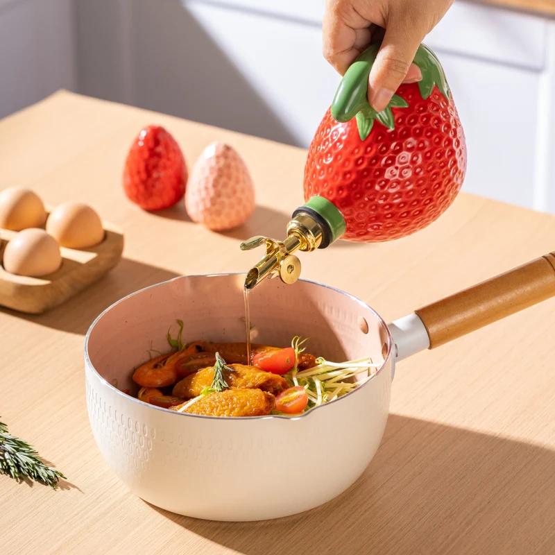 Strawberry modeling cooking ceramic seasoning jar oil bottle soy sauce vinegar pot home creative kitchen salt jar pepper bottle.