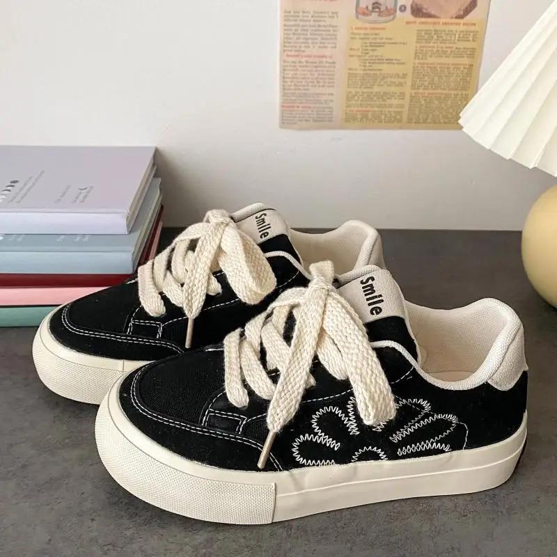 

Весна Осень Черные Туфли для Женщин Легкие Дизайнерские Роскошные 2025 Новые Стильные Дешевые Удобные и Элегантные Повседневные Женские Туфли 40