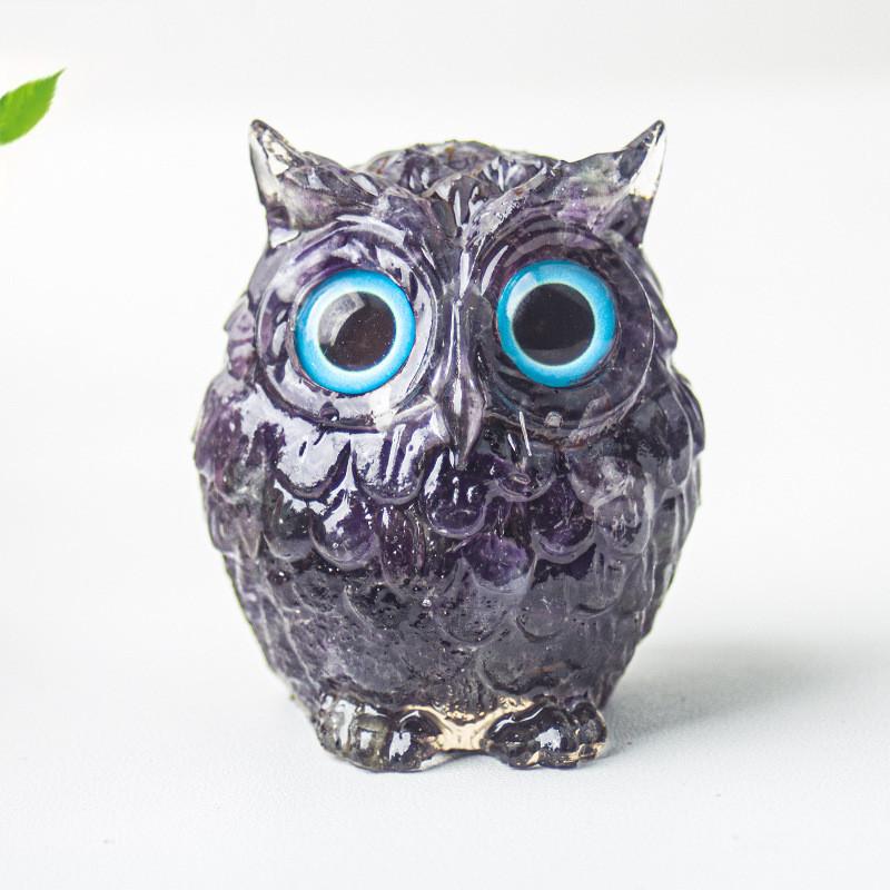 Uil als bureaudecoratie van kristalhars met glinsterende steentjes, ideaal als cadeau voor thuis of op kantoor.