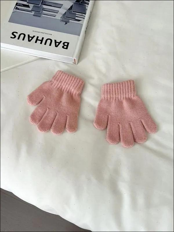 

Children s gloves with separate , warm and stylish for babies to wear outdoors in winter. One size розовый