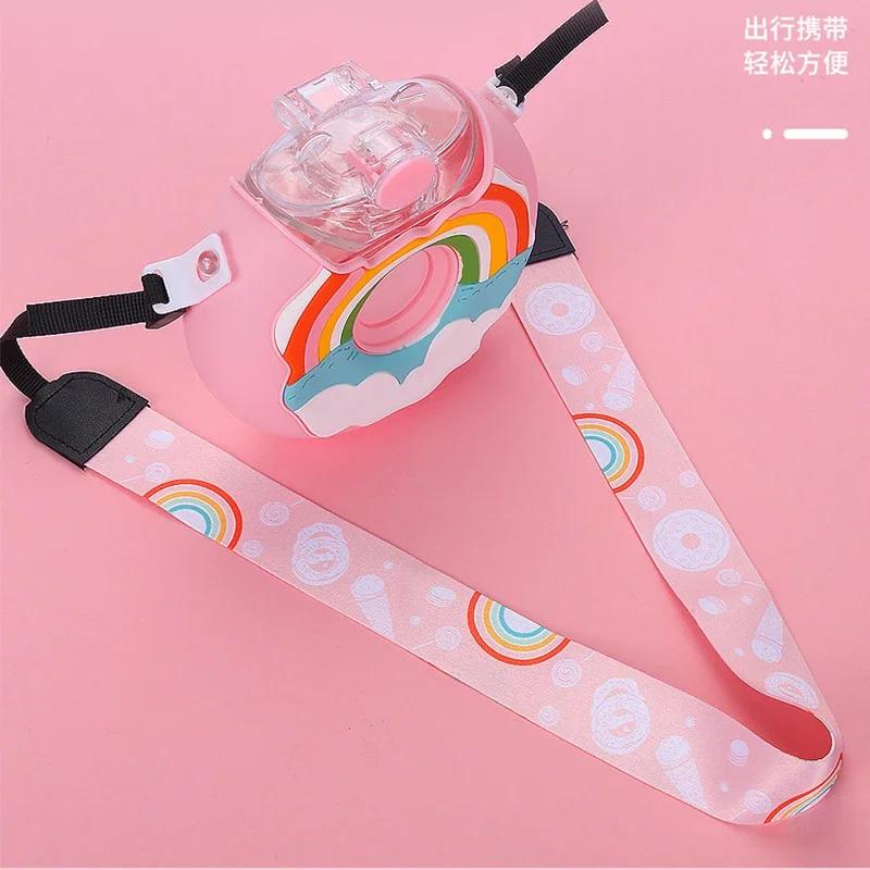 Tazza a forma di ciambella da 380 ml Tazza per alimentazione per bambini con cannucce Belle tazze d'acqua a forma di ciambelle Bottiglia d'acqua per esterni a tenuta stagna del fumetto