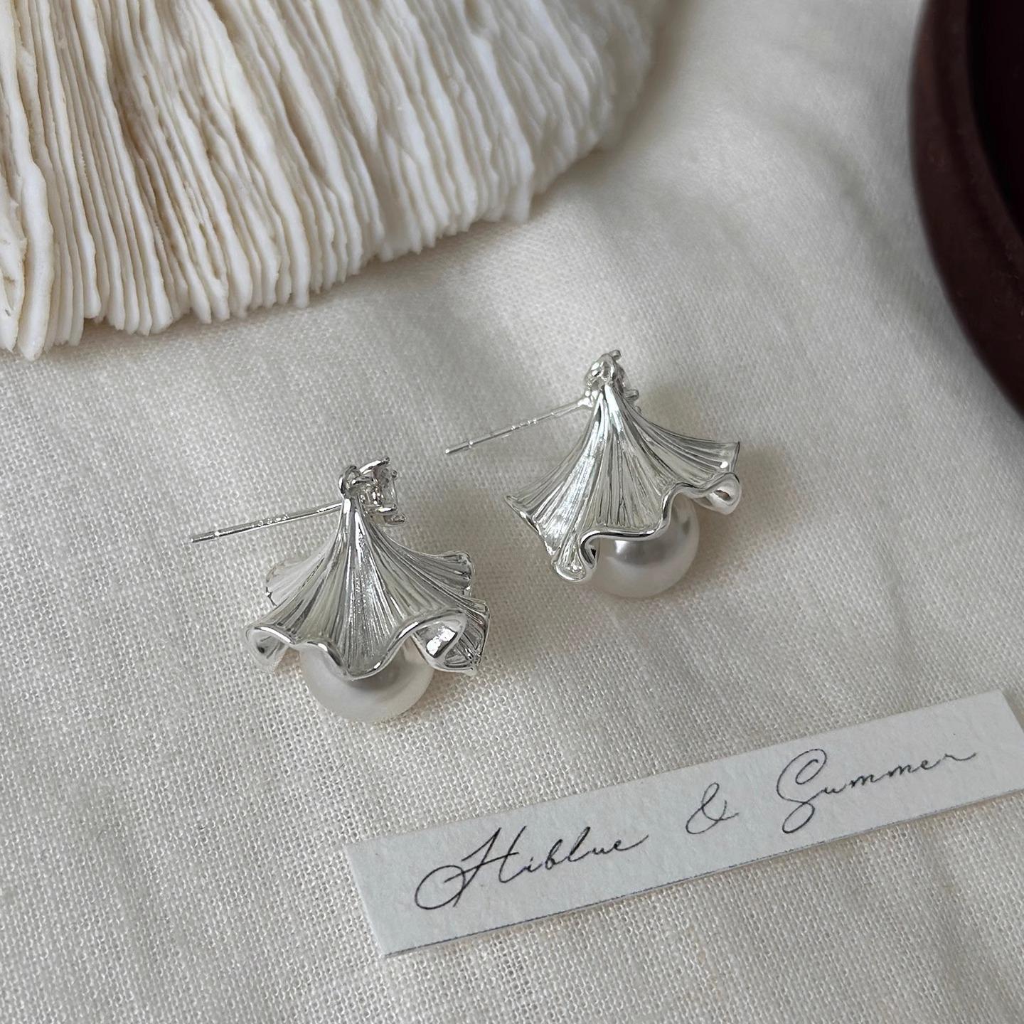 Exquisite 2025 Ginkgo Leaf Pearl Tassel Earrings: Ballet-Inspired Light Luxury Ear Accessory.