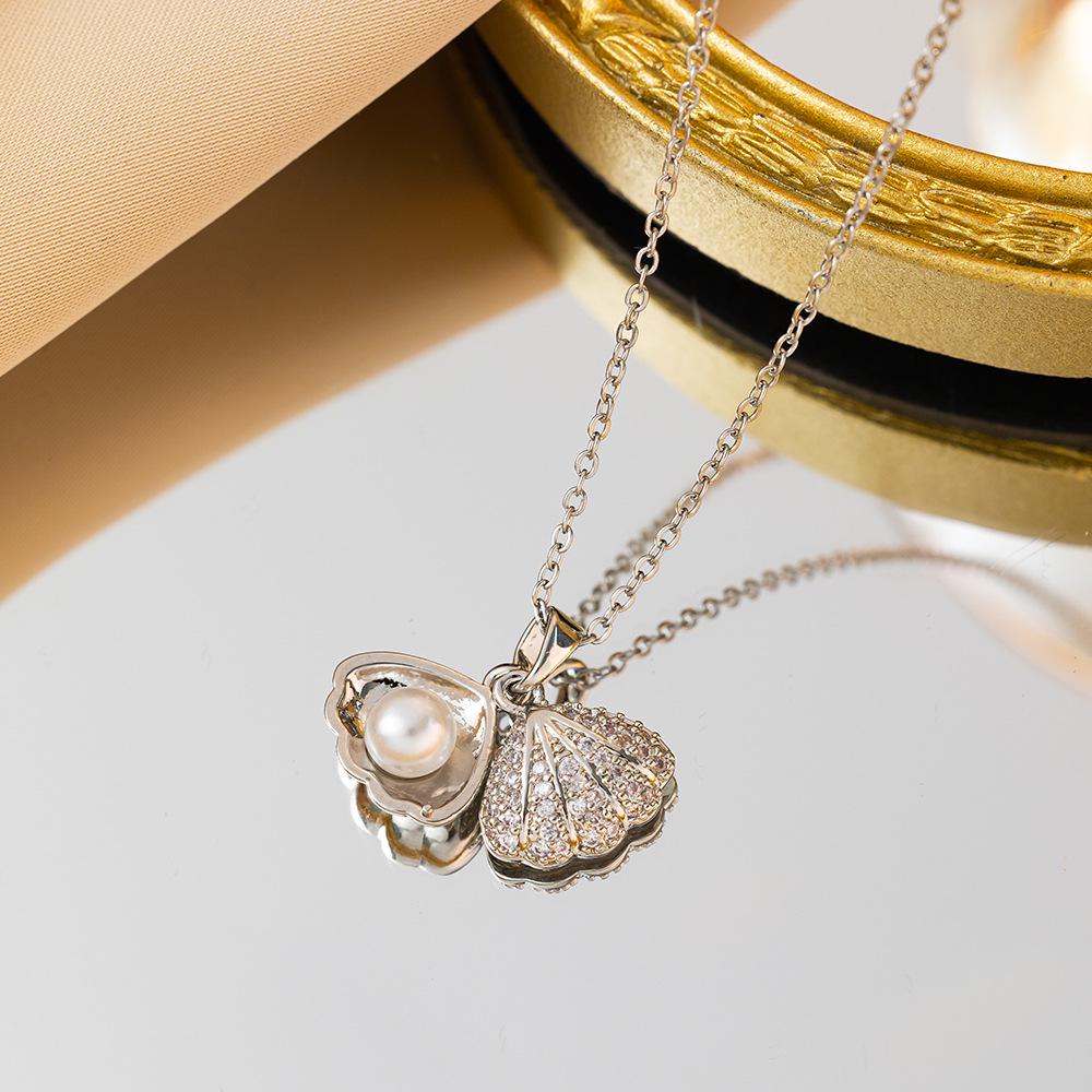 Luxury Scallop Pearl Necklace: Women's Versatile Clavicle Chain Pendant
