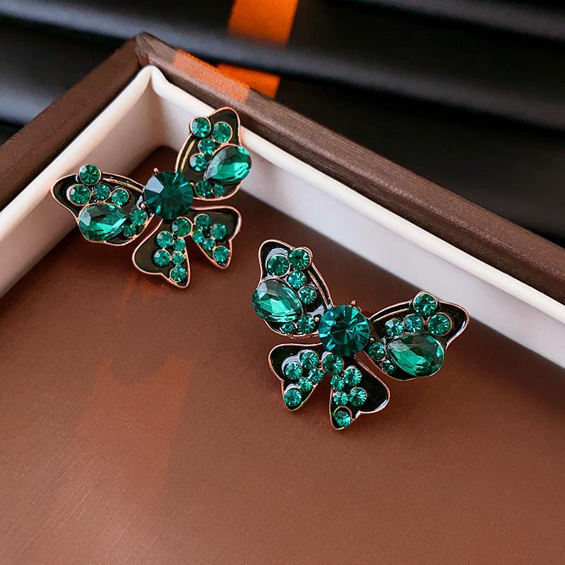 Vintage medieval exaggerated earrings women, fashionable retro high-end earrings literary light luxury temperament earrings