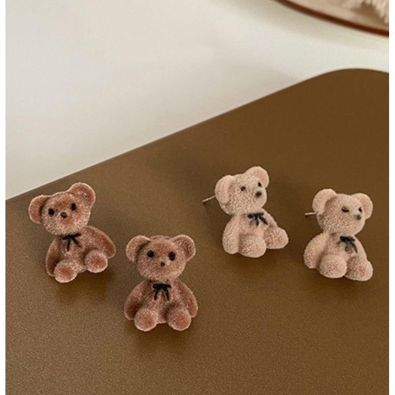 Korean Bear Plush Earrings - Cute Three-Dimensional Childlike Ear Clips for Women, Autumn/Winter Collection.