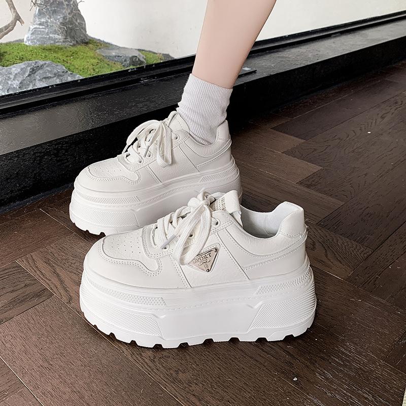 

Версия из коровьей кожи~ Весенние новые маленькие белые туфли на толстой подошве с увеличением высоты на 8 см, спортивная и повседневная обувь, универсальные кеды 40