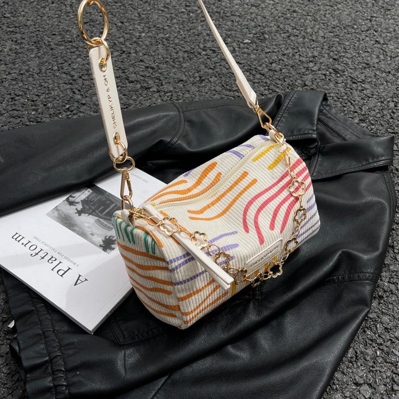 Fashion Chain Bag Women's New Fashion Versatile Shoulder Pillow Bag Commuter Messenger Bag