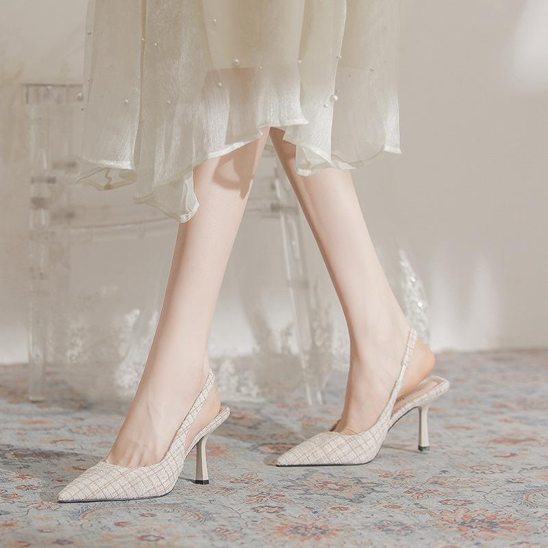 High-End Small Fragrant Style, feiner Absatz, spitze Zehenpartie, hochhackige Sandalen, Damen neue Sommermodelle, leere Tasche Kopf mit Rock Einzelne Schuhe