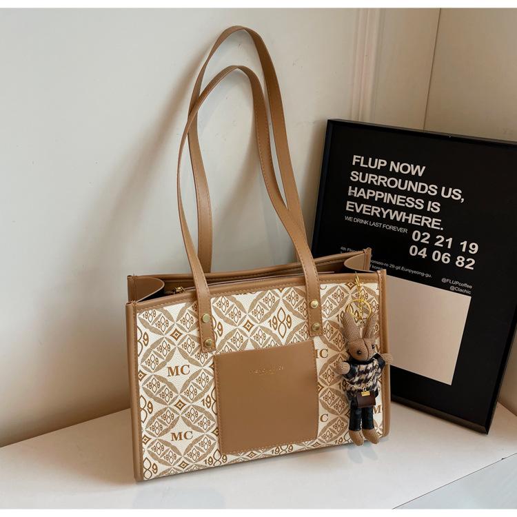 

Сумка женская 2025 осень и зима новая большая вместимость контрастный цвет сумка-тоут повседневная универсальная для поездок женская на плечо подмышку No pendant