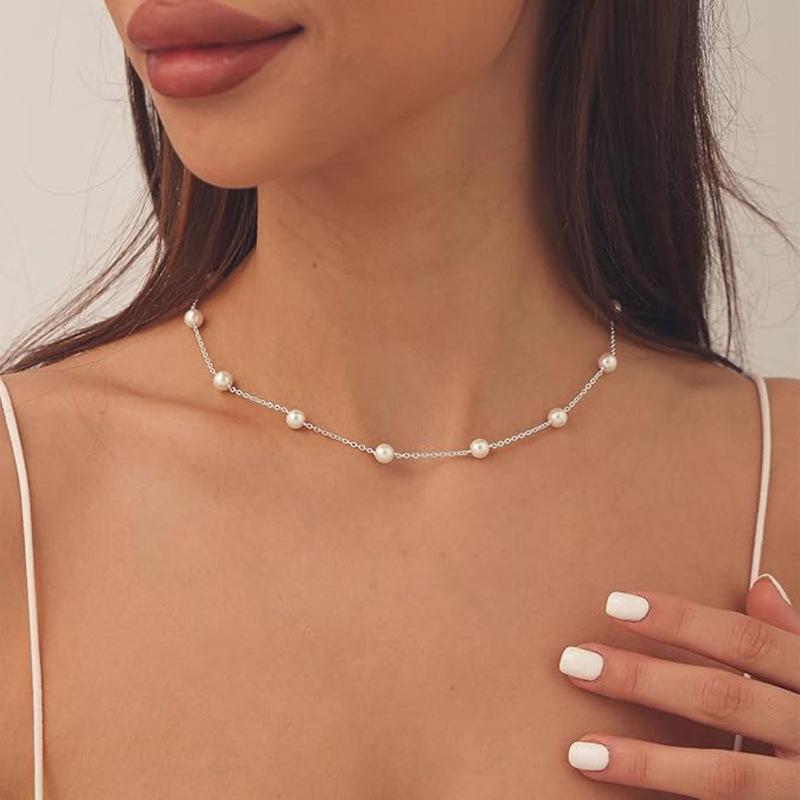 Versatile European French Style Pearl Pendant Collarbone Necklace