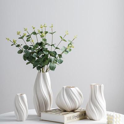 Högklassig Keramikvas i Krämig Stil för Blomsterarrangemang - Elegant Vit Oglaserad Design för Vardagsrumsdekor