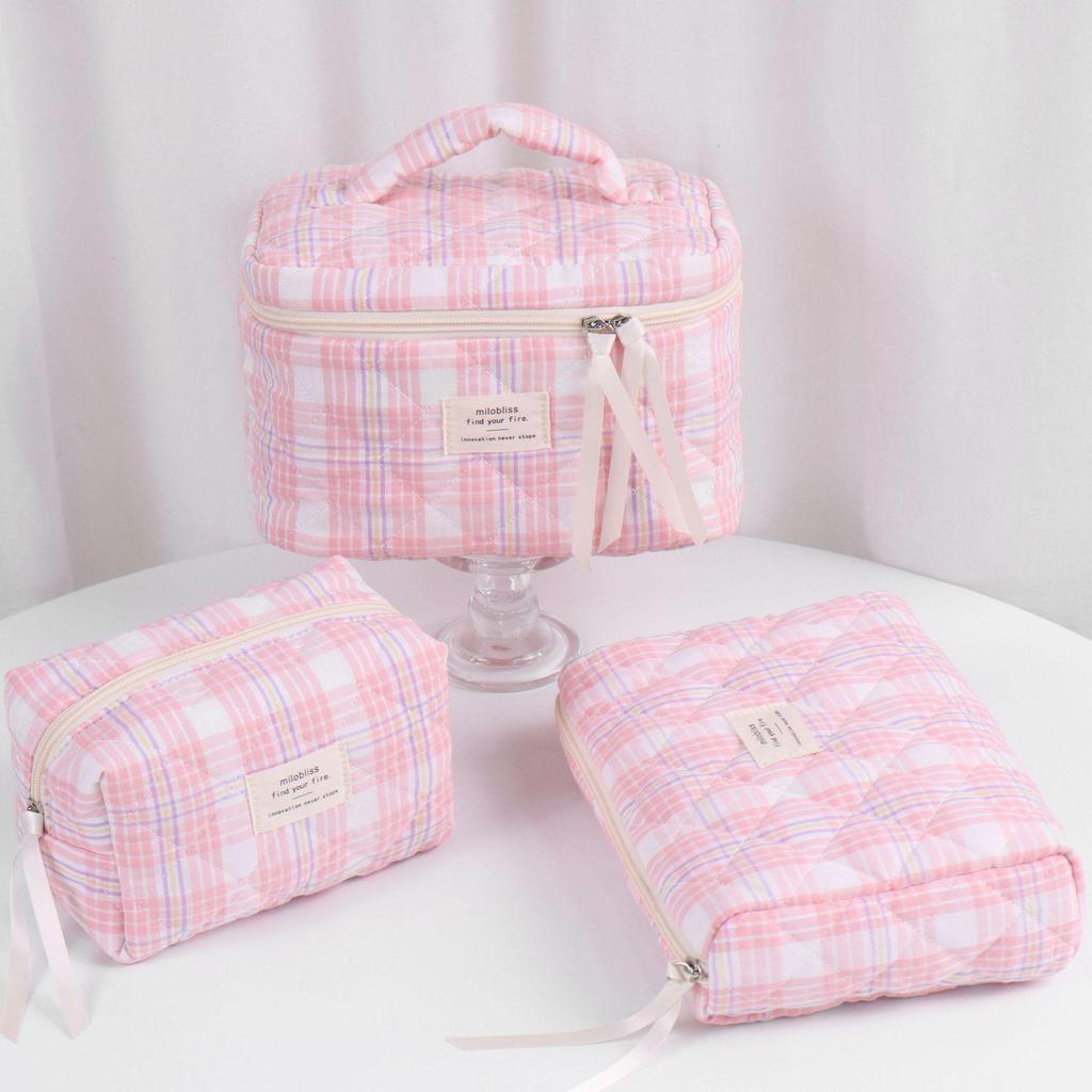 "Large Capacity Cherry Cat Quilted Cosmetic Bag – Cute & High-Value for Students"