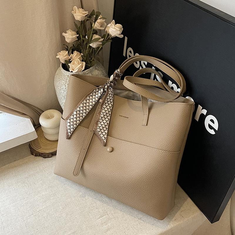 Large capacity bag women's new high-end texture fashion tote bag niche versatile commuter shoulder bag