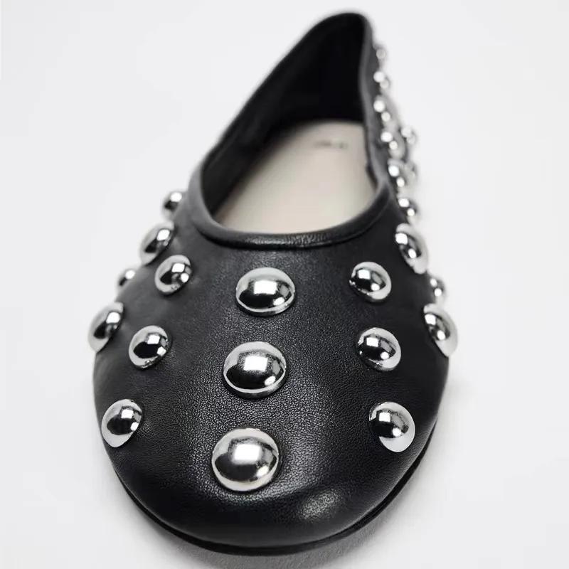 2024 Neue Nieten Rundkopf Flache Schuhe Luxuriöse Schwarze Leder Sandale Ballett Sandalen Silberne Kugel Metall Hohl Mary Jane Schuhe 34-42