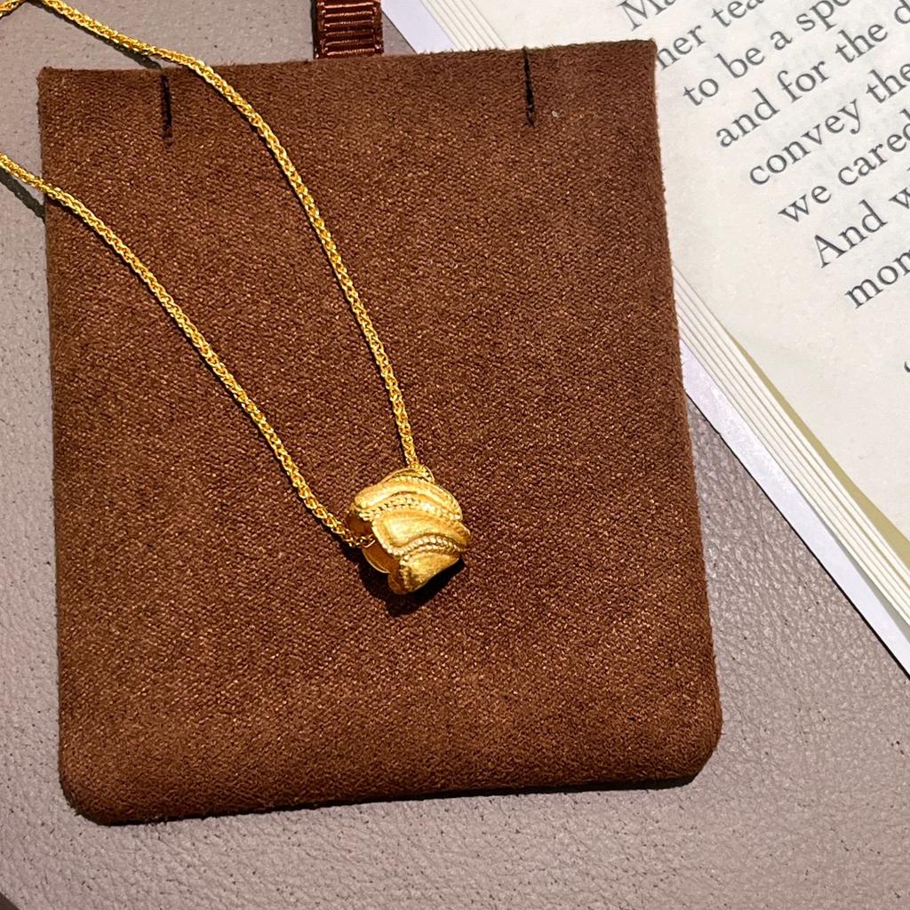Gold Passepartout Small Waist Necklace Women'S Light Luxury Retro Brushed Transfer Bead Pendant Clavicle Chain
