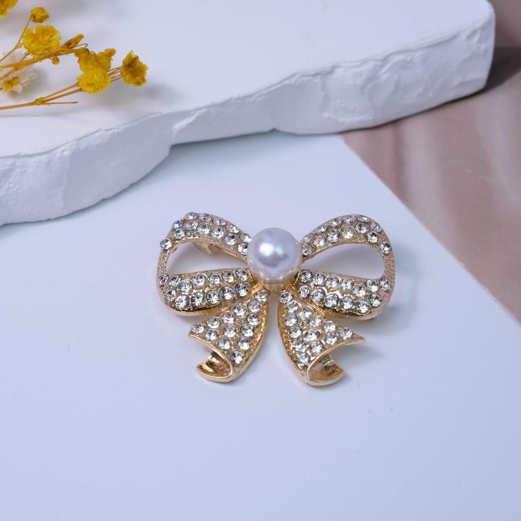 High-End Retro Clothing Brooch: Ruffled Bow Pearl Pin Accessory