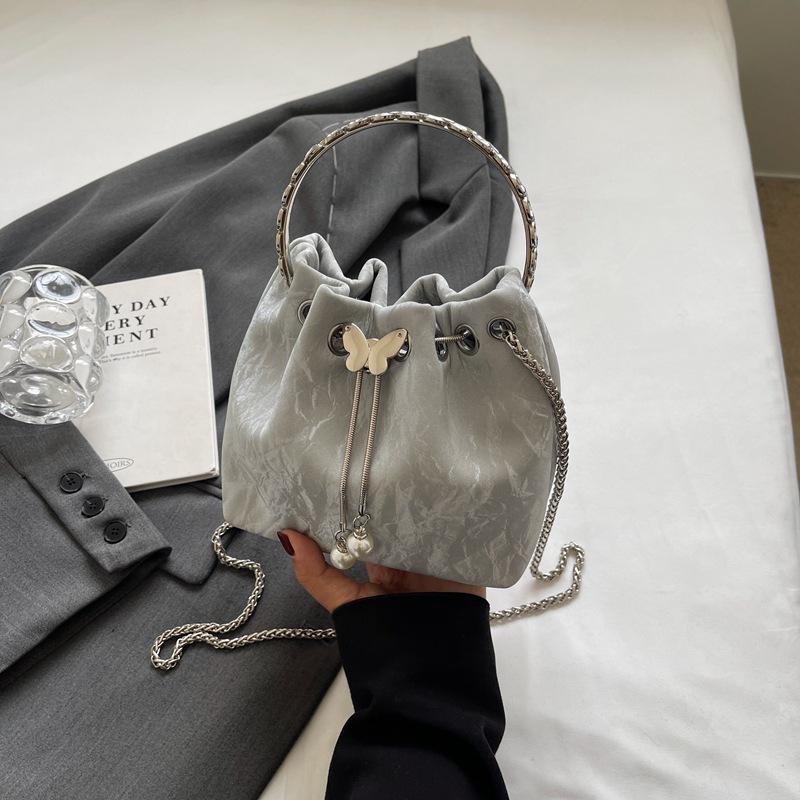 Nischen-Design tragbare kleine Tasche Damen Sommer neue Mode ausländischer Stil Ketten-Umhängetasche Pendler-Beuteltasche