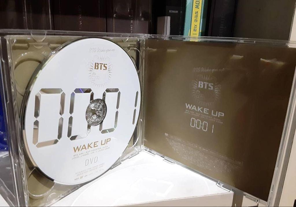 [USED] BTS WAKE UP First Limited Edition A CD DVD