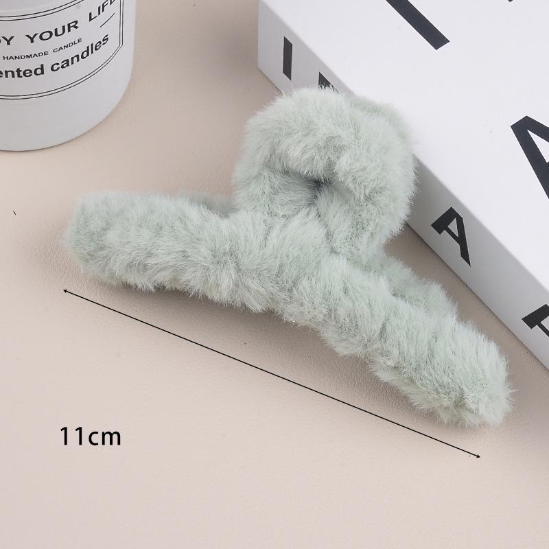 Large Milk Coffee Plush Claw Clip: Fluffy Autumn/Winter Hairpin for Women