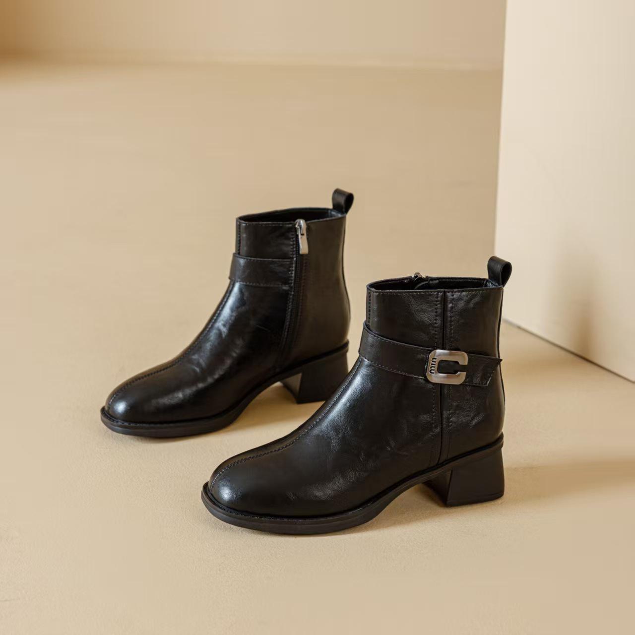 

Plus Size Women s Genuine Leather Round Toe Fashion Boots - Non-Slip, Soft Sole, Mid-Heel for Autumn and Winter Versatility 40