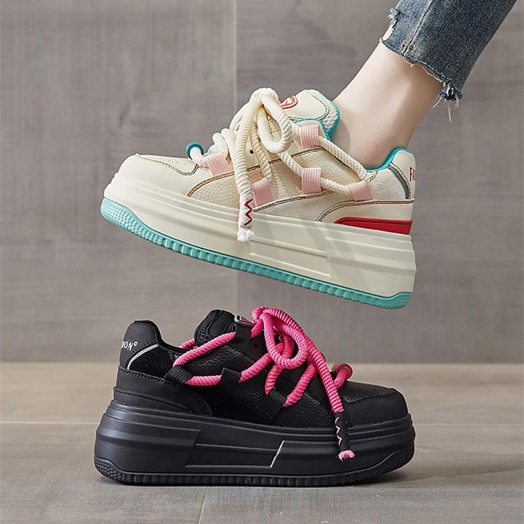 Internet celebrity thick-soled muffin little white shoes women's summer and autumn 2025 new niche design lightweight casual sports shoes