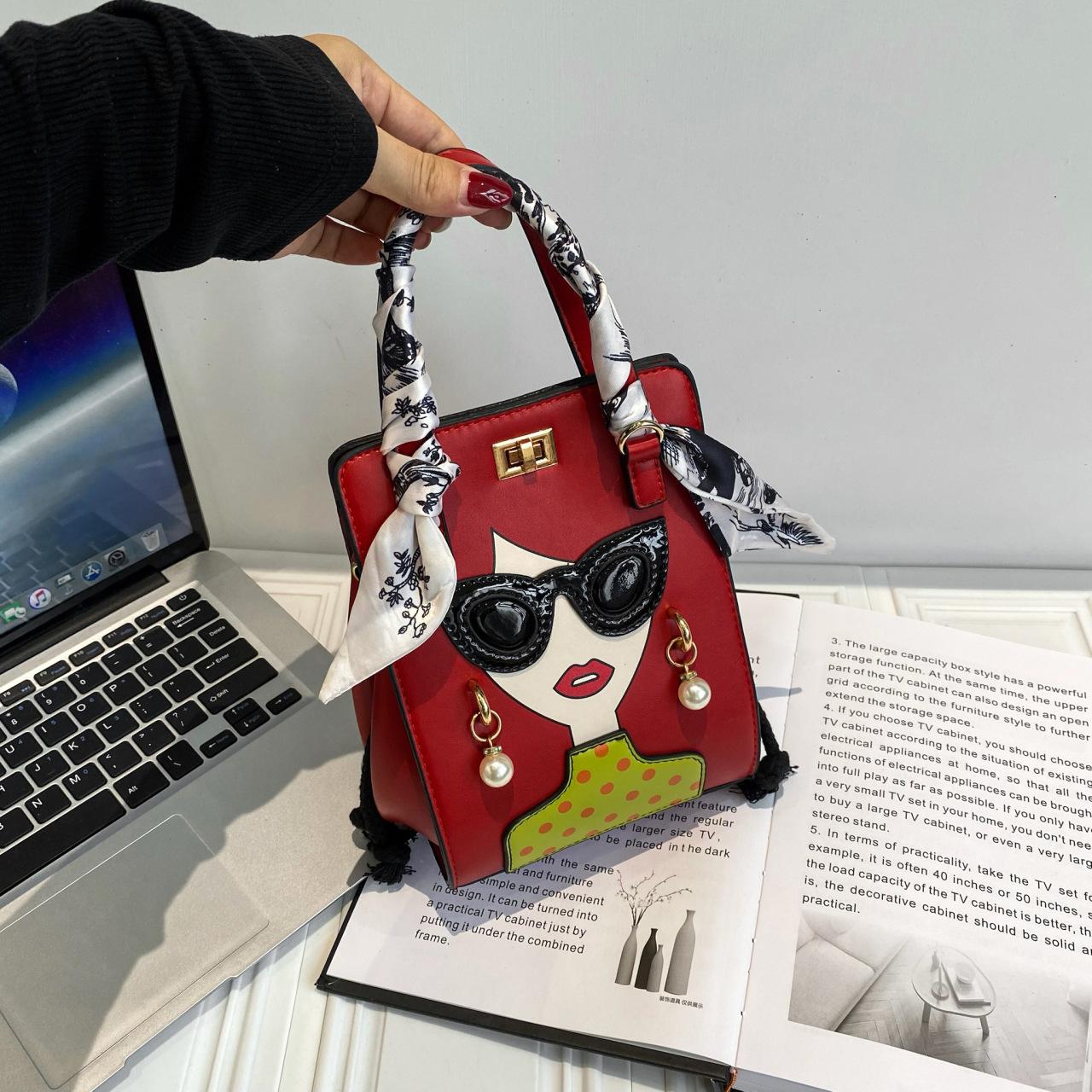 

Japan and South Korea Spice Girl style handbag women 2025 new personality beautiful woman shoulder messenger bag foreign trade Internet celebrity tote червоний