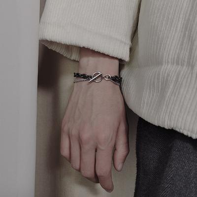 Doppellagiges Armband aus Titan und Stahl - Für eine Person, Individualistisch, Einfacher Herrenschmuck. Retro- und Nischen-Design für Schüler.