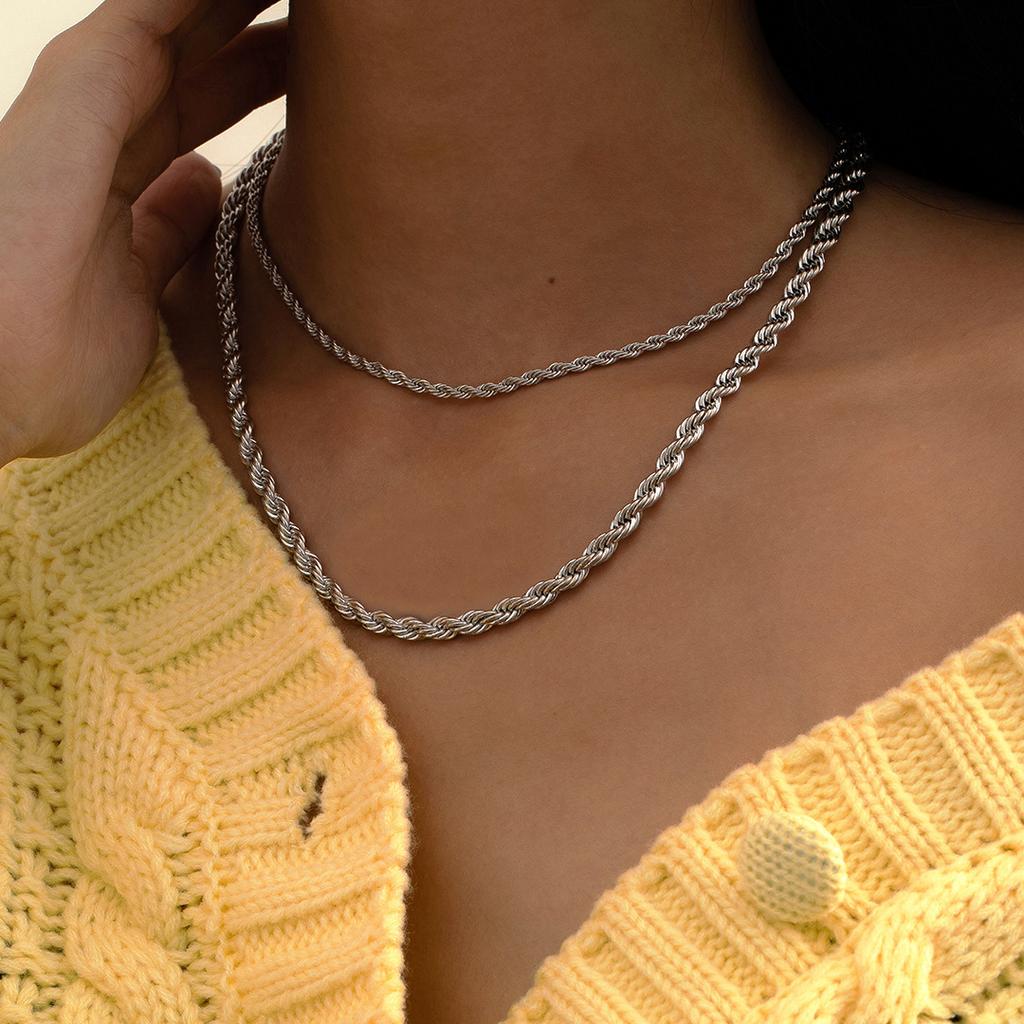 Hip-hop simple geometric twist chain necklace, street shot double-layer metal set necklace.