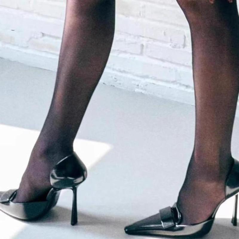 Mode Vente Chaude Printemps 2025 Nouveaux Talons Hauts Femme Sexy Cuir Noir Petite Boucle Carrée Côté Ouvert Élégant Talon Fin Chaussures Simples