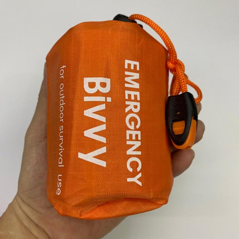 Acil Durum Uyku Tulumu Ultra Su Geçirmez Mylar Termal Battaniyeler Hafif Hayatta Kalma Uyku Tulumu Kamp Yürüyüş İçin Sıcak Tutar