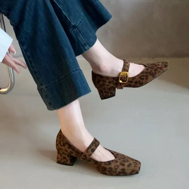 Fashion Janes Vintage Wildlederimitat Pumps Eckige Zehenpartie Kleidschuhe 2024 Herbst Schnallenriemen Hohe Absätze Damenschuhe