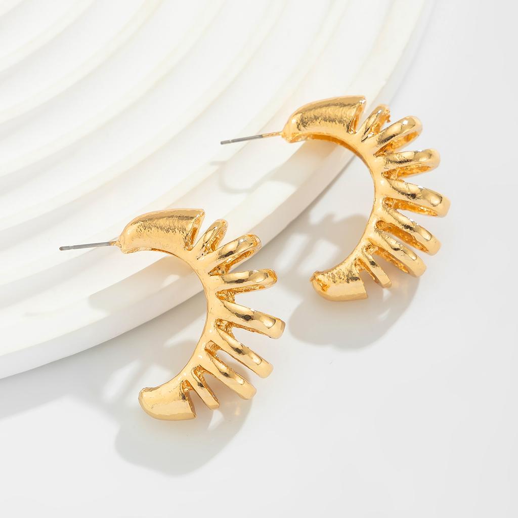 Design earrings croissant hollow simple stud earrings, niche geometric versatile ears