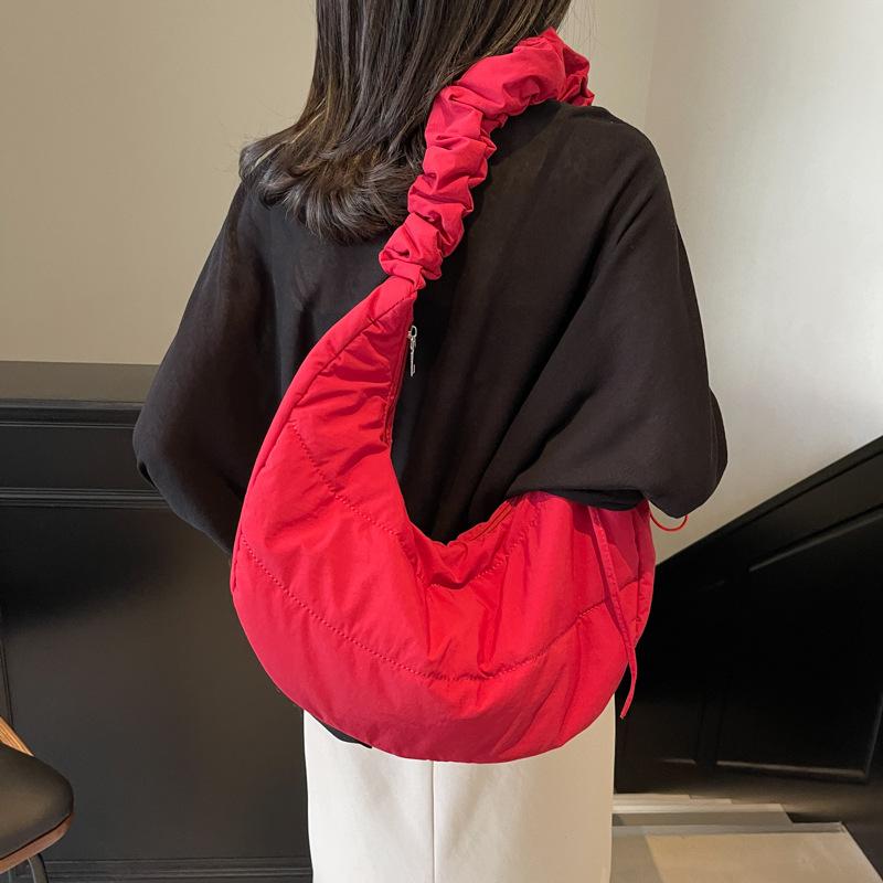 Winter Fashion Bag Women's 2025 New College Style Dumpling Bag Casual Large Capacity Shoulder Messenger Bag