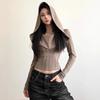 Dámský béžový crop top s kapucí, úzkým střihem, dlouhým rukávem a žebrovanou strukturou