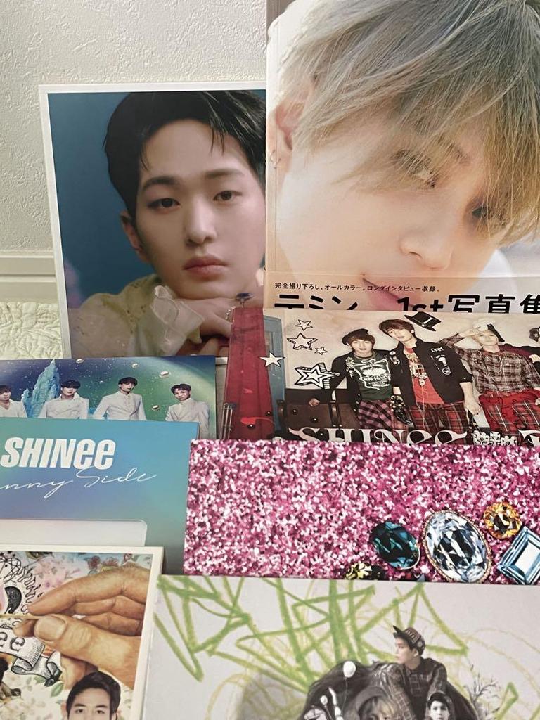 [USED] (Approximately 60 Items) SHINee CD Penlight Goods and Other Set