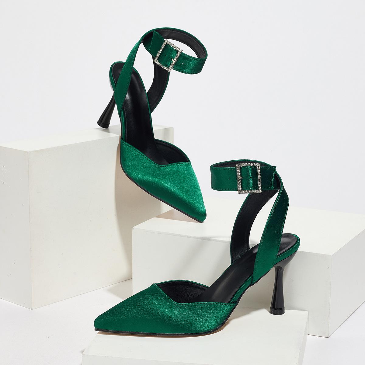 Topkwaliteit Satijnen Puntige Teen Kitten Heels Met Strass Gesp Enkelband Slingback Pumps Luxe Dames Feest Bruiloft Schoenen 43 donkergroene kleur