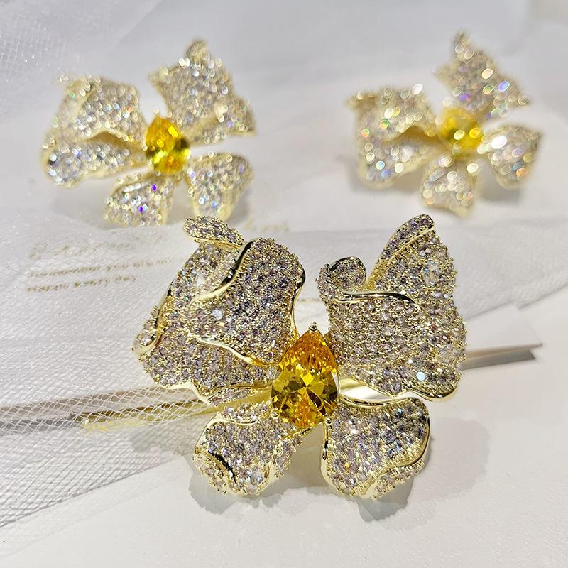 Exquisite Zirconia Butterfly Brooch for Luxury Coats