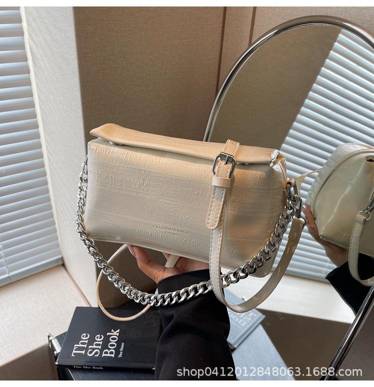 

Летняя популярная сумка-мессенджер модный узор угря маленькая сумка для поездок на работу женская 2025 новая супер огонь на плечо женская сумка бежевый