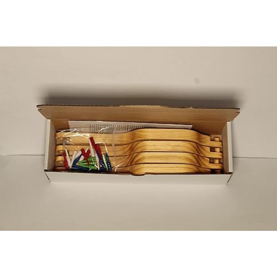 

Дерев яна настільна гра «4 гравці, кілочки та Джокери», виготовлена вручну з відбірної соснової деревини в США. Ідеально підходить для сімейних вечорів, навчання United States