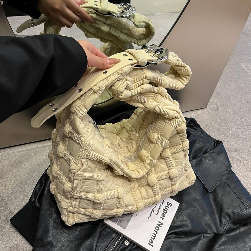 Herbst- und Winter-Daunentasche große Kapazitätstasche 2025 neue Diamantwolke Pendlertasche lässige Schulter-Umhängetasche Tote Bag