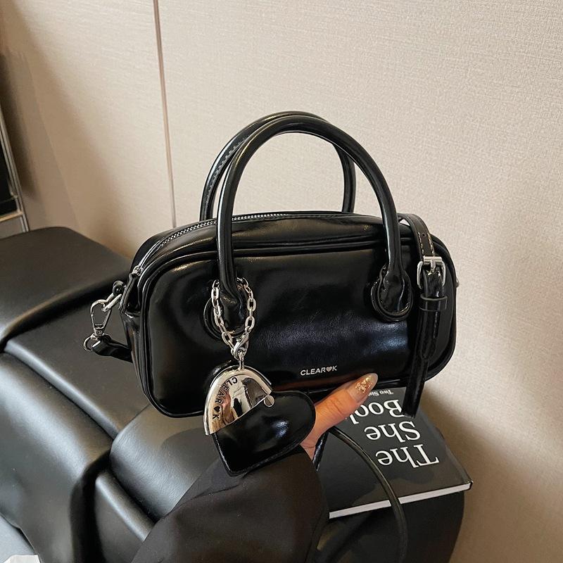French retro underarm small bag 2025 new fashion niche portable Boston bag commuter shoulder bag
