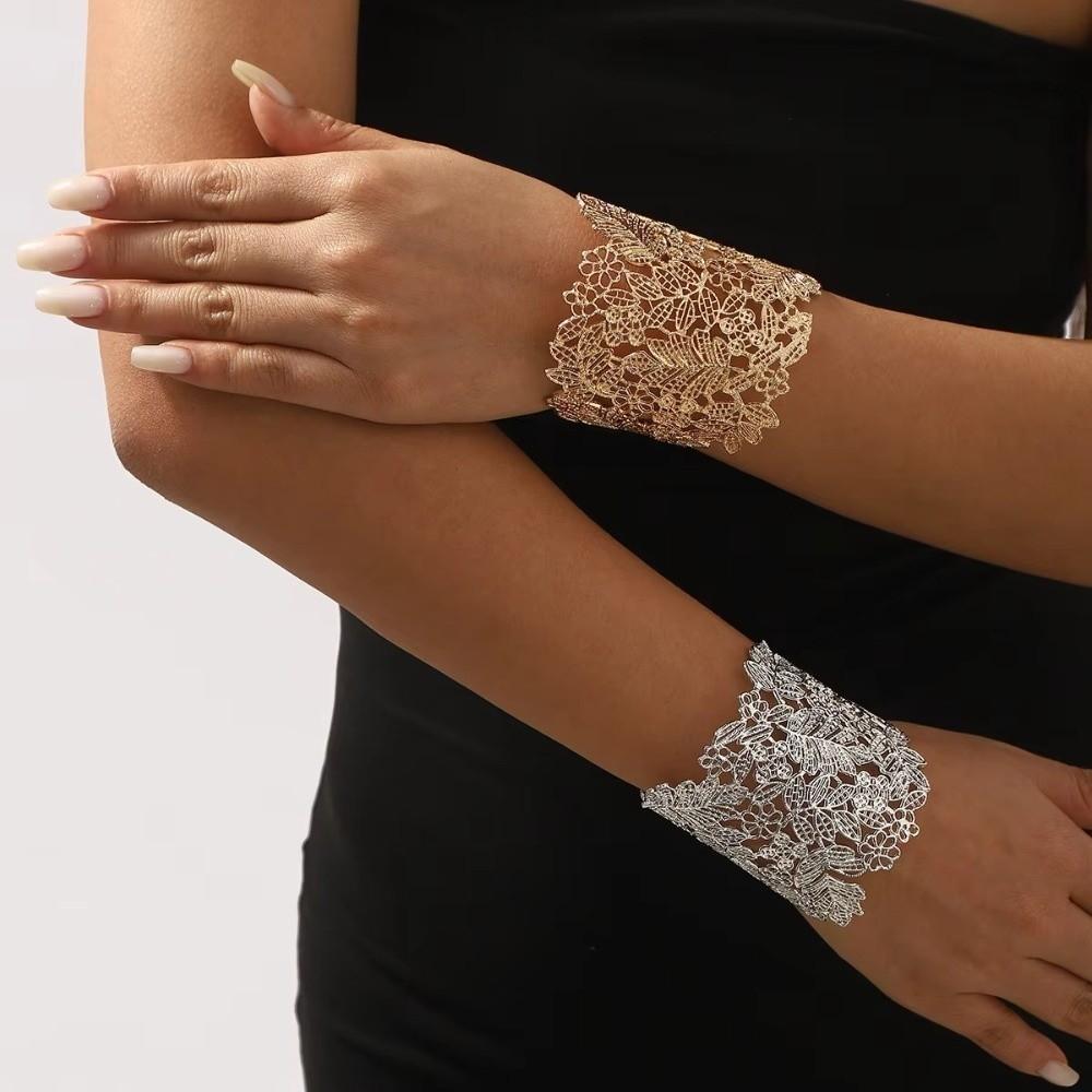 Elegantes Hohl-Armreif Legierung Übertriebenes Armband Retro Blattblumen-Armband für Damen