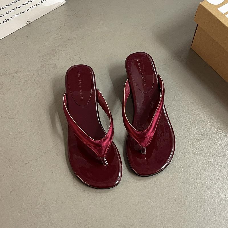 New Style of Women's Shoes with Wedge Heels Flip-flops and Thick-soled Height-increasing Casual Sandals