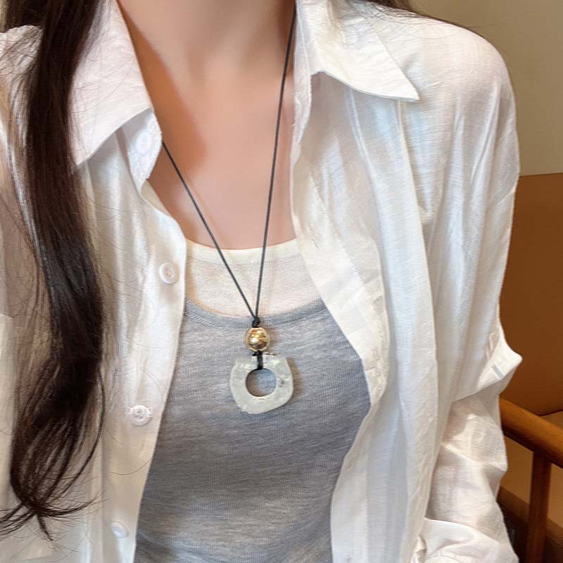 

Fashion Resin Round Hollow Pendant Necklaces for Women Trendy Black Leather Rope Long Sweater Chain Necklaces Party Zircon