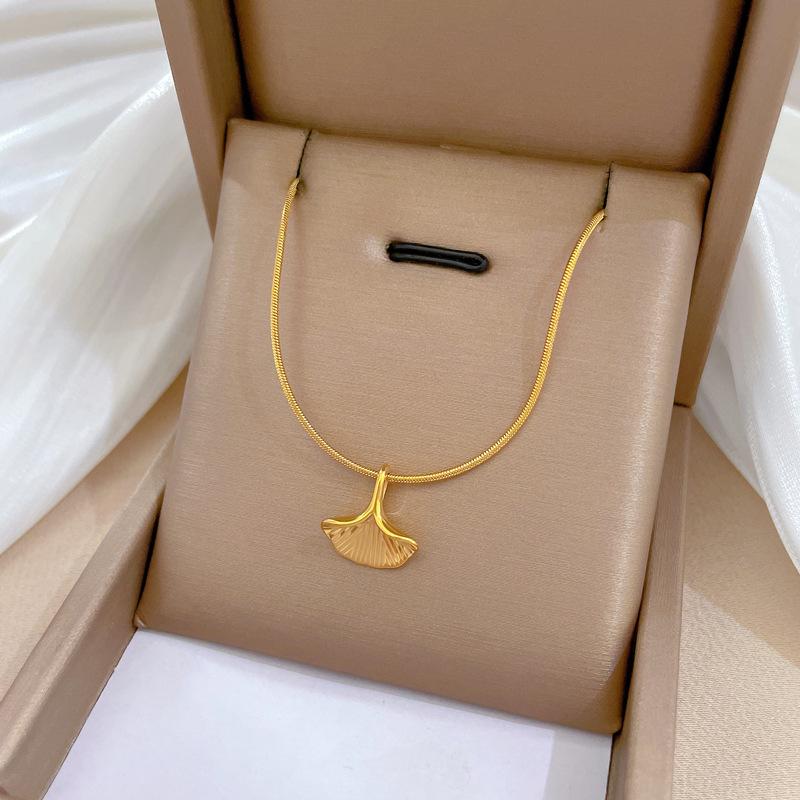 Titanium Steel Almond Leaves Personalized Minimalist Wind Stove Real Gold Necklace Female Collarbone Chain With