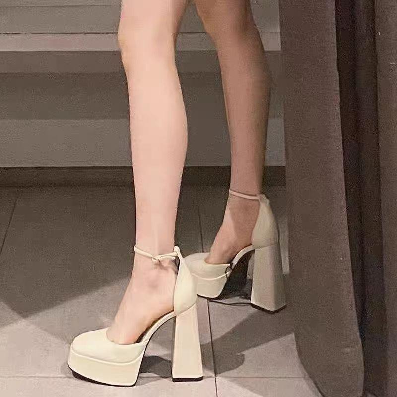 American Hepburn style Internet celebrity clock in waterproof table thick heel 2025 summer new fried street high value super high heels